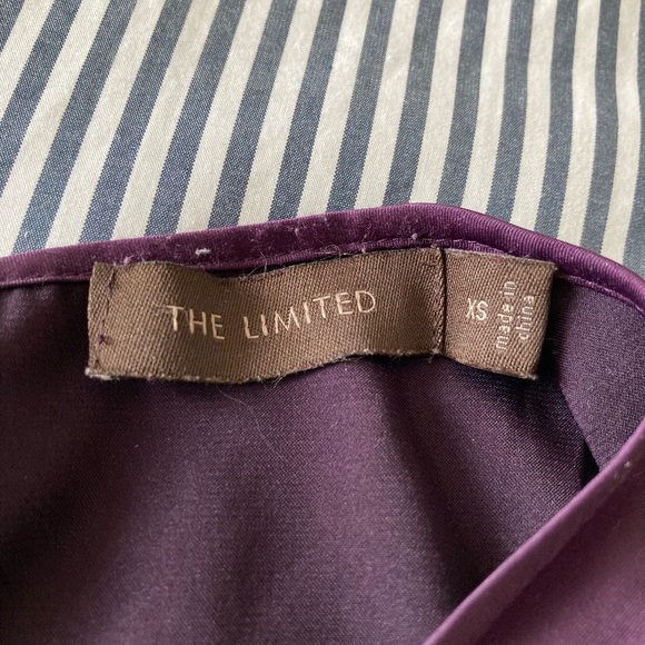 The Limited silky ruffle top wine color - Picture 2 of 3